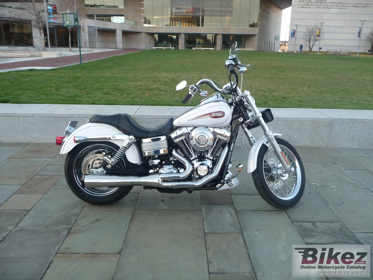 Big  fxdl dyna low rider picture and wallpaper from Bikez.com